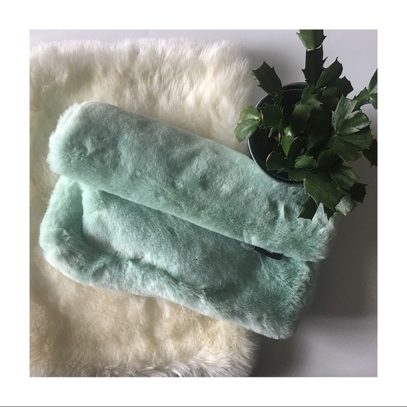 NWT TopShop Blue Green Faux Fur Rolled Clutch - Picture 1 of 5